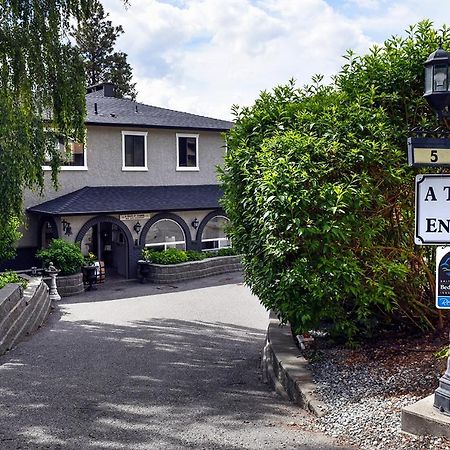 A Touch Of English B&B Келоуна Екстер'єр фото