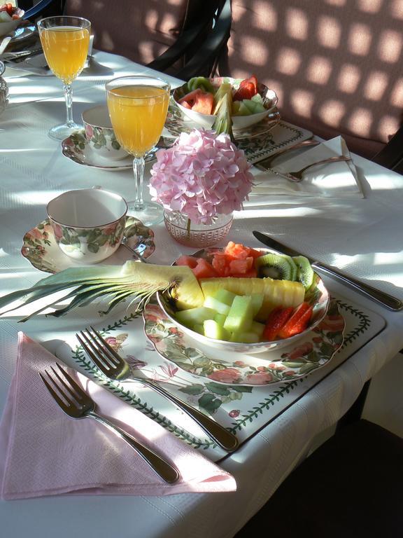 A Touch Of English B&B Келоуна Екстер'єр фото